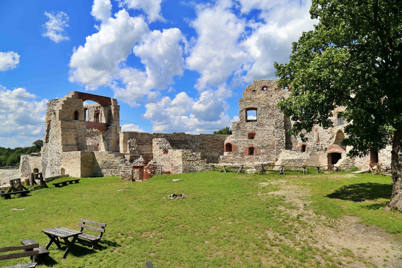 Zamek Tenczyn w Rudnie - dziedziniec