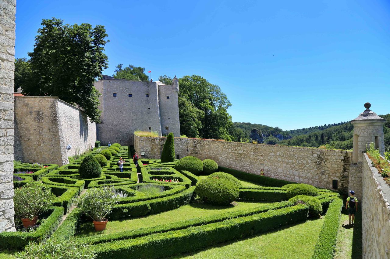 Zamek w Pieskowej Skale - ogród włoski